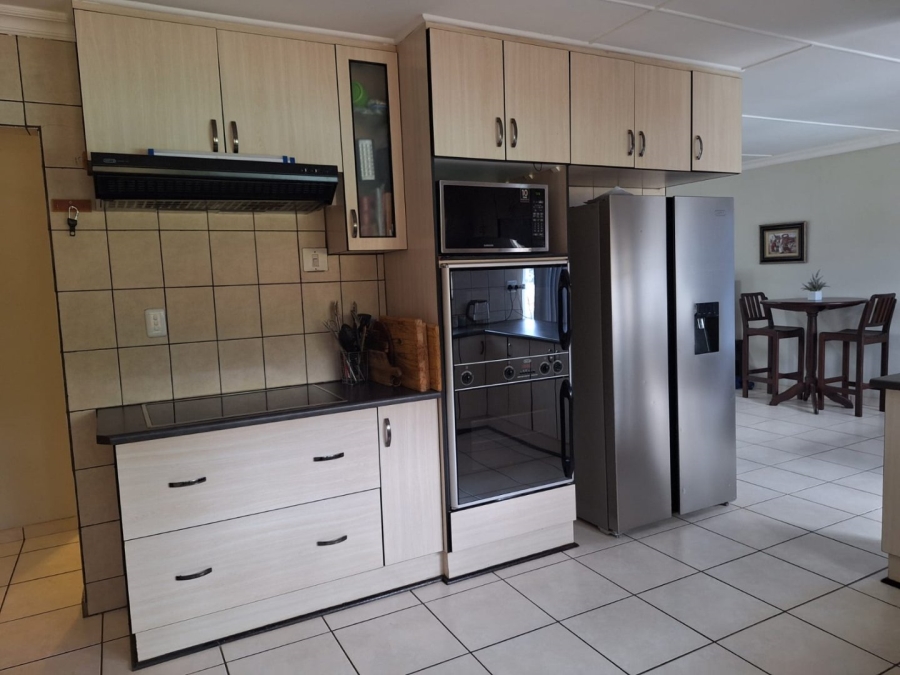 4 Bedroom Property for Sale in Langenhovenpark Free State